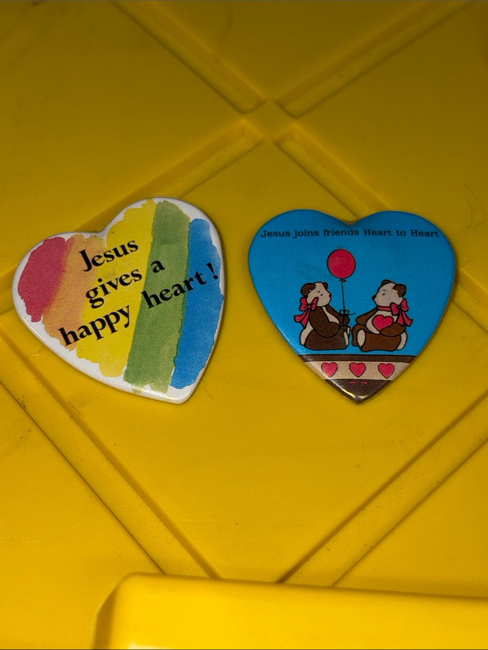 🔴 2 Heart-Shaped Religious Jesus bag Pins in Blue Multicolor vintage retro